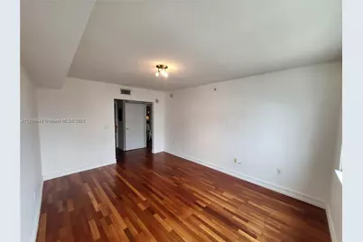 31 SE 5th St #2409, Miami, FL 33131 - Photo 5