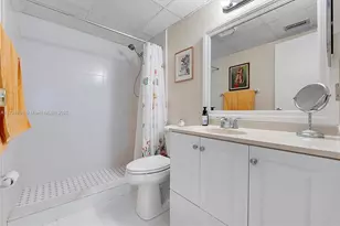 1035 Country Club Dr, Margate, FL 33063 - Photo 17