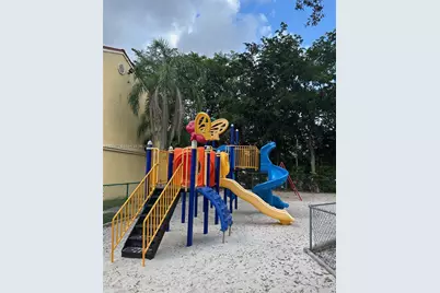 18338 NW 68th Ave #L, Hialeah, FL 33015 - Photo 35