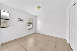 365 NW 8th St, Miami, FL 33136 - Photo 15