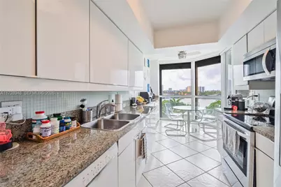 21205 Yacht Club Dr #805, Aventura, FL 33180 - Photo 9