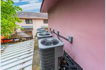 519 NW 10th Ave, Miami, FL 33136 - Photo 13