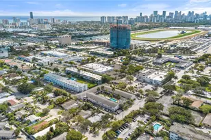 160 NE 8th Ave, Hallandale Beach, FL 33009 - Photo 23