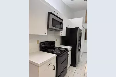 8204 NW 100th Ln, Tamarac, FL 33321 - Photo 5