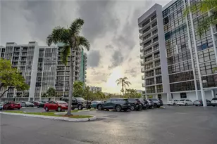 600 Parkview Dr, Hallandale Beach, FL 33009 - Photo 61