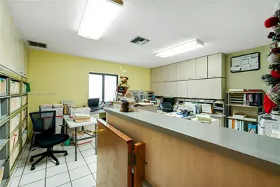 9950 SW 40th St, Miami, FL 33165 - Photo 5