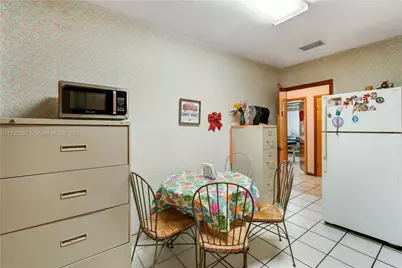 9950 SW 40th St, Miami, FL 33165 - Photo 11