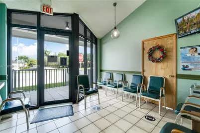 9950 SW 40th St, Miami, FL 33165 - Photo 5