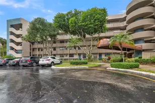1100 Colony Point Cir, Pembroke Pines, FL 33026 - Photo 1