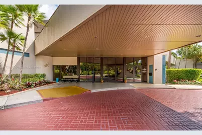 1100 Colony Point Cir #119, Pembroke Pines, FL 33026 - Photo 27