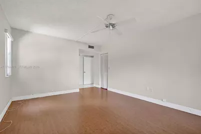 481 Ives Dairy Rd #105-4, Miami, FL 33179 - Photo 15