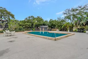 481 Ives Dairy Rd, Miami, FL 33179 - Photo 33