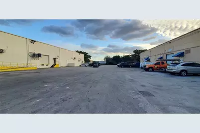 8195 NW 71st Street, Miami, FL 33166 - Photo 11