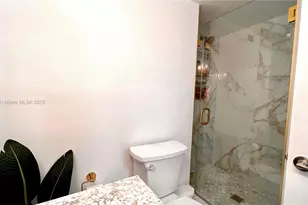 6039 Collins Ave, Miami Beach, FL 33140 - Photo 15