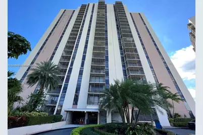 20301 W Country Club Dr #528, Aventura, FL 33180 - Photo 3