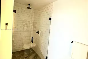 398 NE 5th St, Miami, FL 33132 - Photo 33