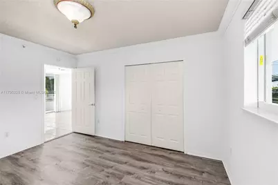 7800 Collins Ave #302, Miami Beach, FL 33141 - Photo 15