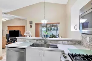 38 Gables Blvd, Weston, FL 33326 - Photo 11