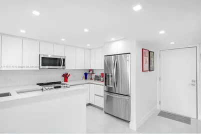 2555 Collins Ave #1106, Miami Beach, FL 33140 - Photo 9