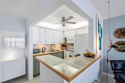 143 Oakridge J #143, Deerfield Beach, FL 33442 - Photo 5