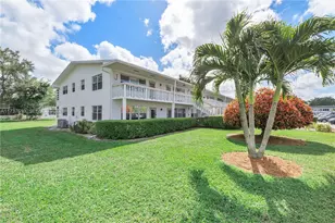 143 Oakridge J, Deerfield Beach, FL 33442 - Photo 3