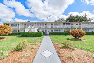 143 Oakridge J, Deerfield Beach, FL 33442 - Photo 1