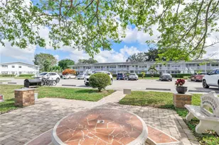 143 Oakridge J, Deerfield Beach, FL 33442 - Photo 3