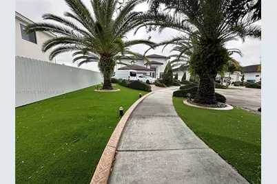 10290 SW 7th Ter, Sweetwater, FL 33174 - Photo 9