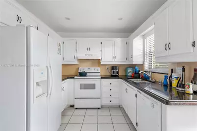 222 SW 1st St #H-6, Pompano Beach, FL 33060 - Photo 5