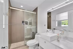 2340 NE 9th St, Fort Lauderdale, FL 33304 - Photo 17