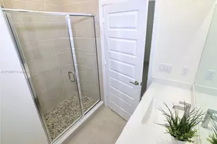 7925 NW 104th Ave, Doral, FL 33178 - Photo 19