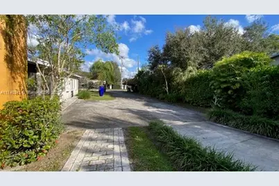 11624 SW 93rd St, Miami, FL 33176 - Photo 3