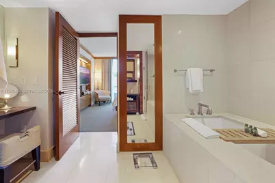 6801 Collins Ave #608 (door 616), Miami Beach, FL 33141 - Photo 23