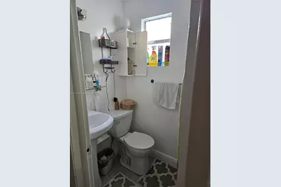 1260 NW 4th St, Miami, FL 33125 - Photo 9
