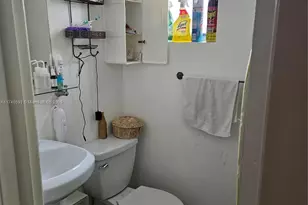 1260 NW 4th St, Miami, FL 33125 - Photo 9