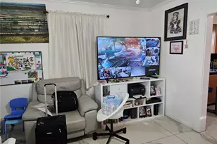 1260 NW 4th St, Miami, FL 33125 - Photo 7