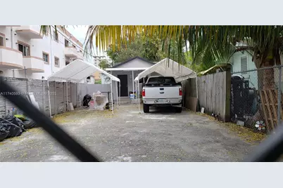 1260 NW 4th St, Miami, FL 33125 - Photo 1