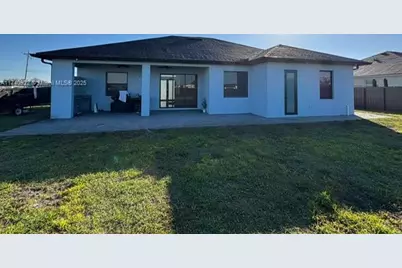 512 NE Juanita Pl, Cape Coral, FL 33909 - Photo 5