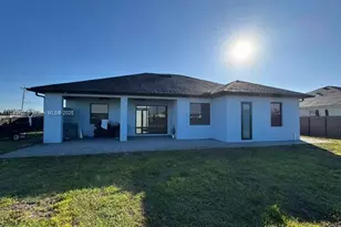 512 NE Juanita Pl, Cape Coral, FL 33909 - Photo 5