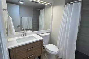 9200 N Hollybrook Lake Dr, Pembroke Pines, FL 33025 - Photo 15