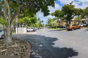 917 NE 199th St, Miami, FL 33179 - Photo 3