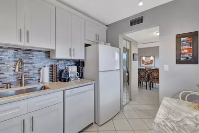 4000 NW 44th Ave #405, Lauderdale Lakes, FL 33319 - Photo 13