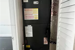 4372 W 11th Ln, Hialeah, FL 33012 - Photo 17