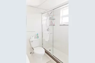 427 Golden Isles Dr #15J, Hallandale Beach, FL 33009 - Photo 15