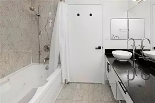 31 SE 5th St, Miami, FL 33131 - Photo 39