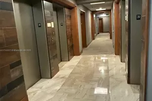 31 SE 5th St, Miami, FL 33131 - Photo 9