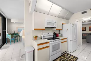 20281 E Country Club Dr, Aventura, FL 33180 - Photo 17