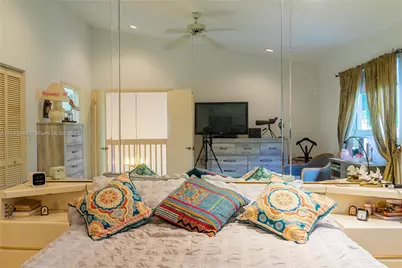 220 NE 211th St, Miami, FL 33179 - Photo 17