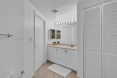 1750 N Bayshore Dr #1602, Miami, FL 33132 - Photo 23