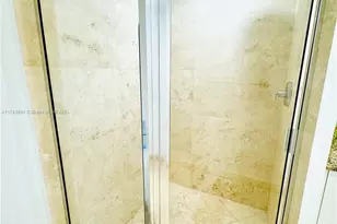 41 SE 5th St, Miami, FL 33131 - Photo 9